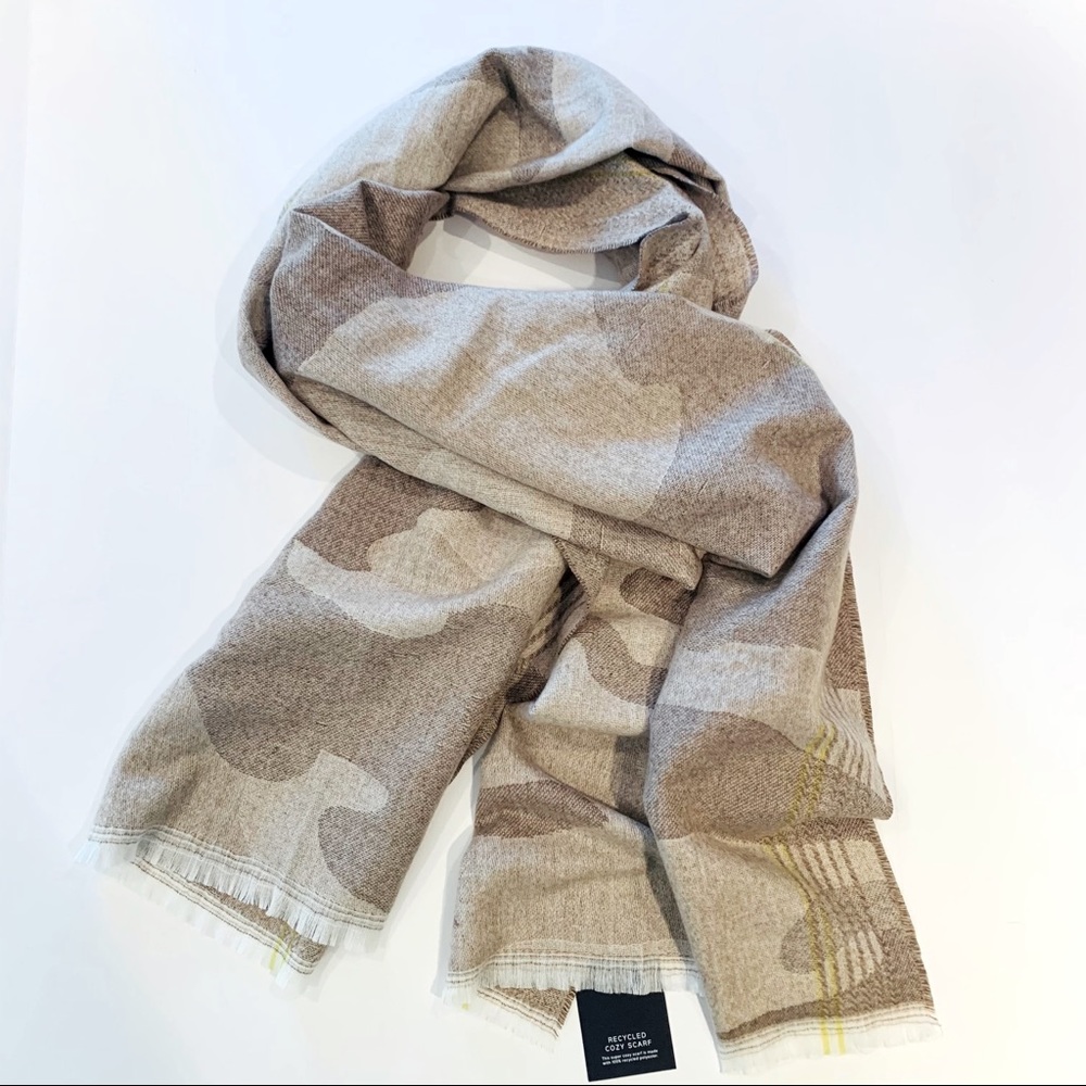 GAP Recycled Cozy Scarf in light Camo